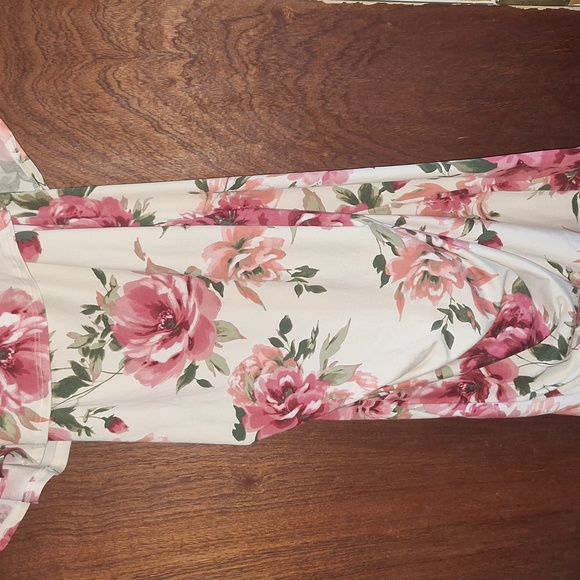 Floral Maternity Dress - Picture 7 of 7